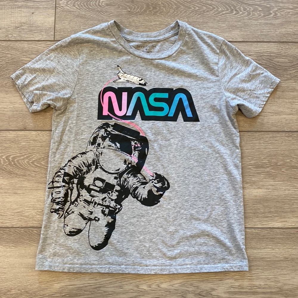LOVE TRIBE NASA TEE SIZE SMALL